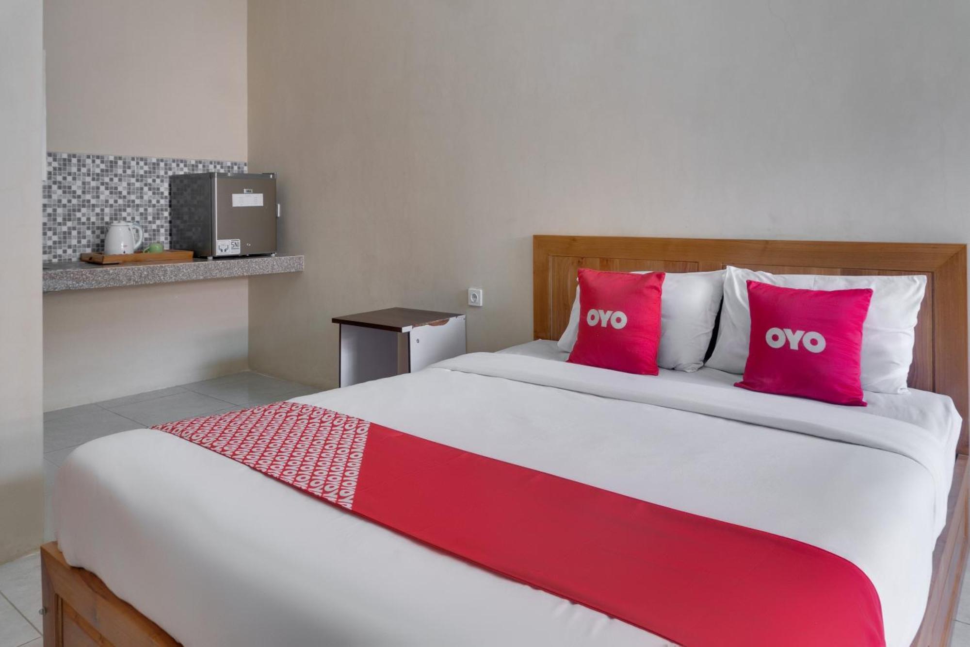 Super Oyo 1579 Kate'El Inn Banyuwangi  Εξωτερικό φωτογραφία