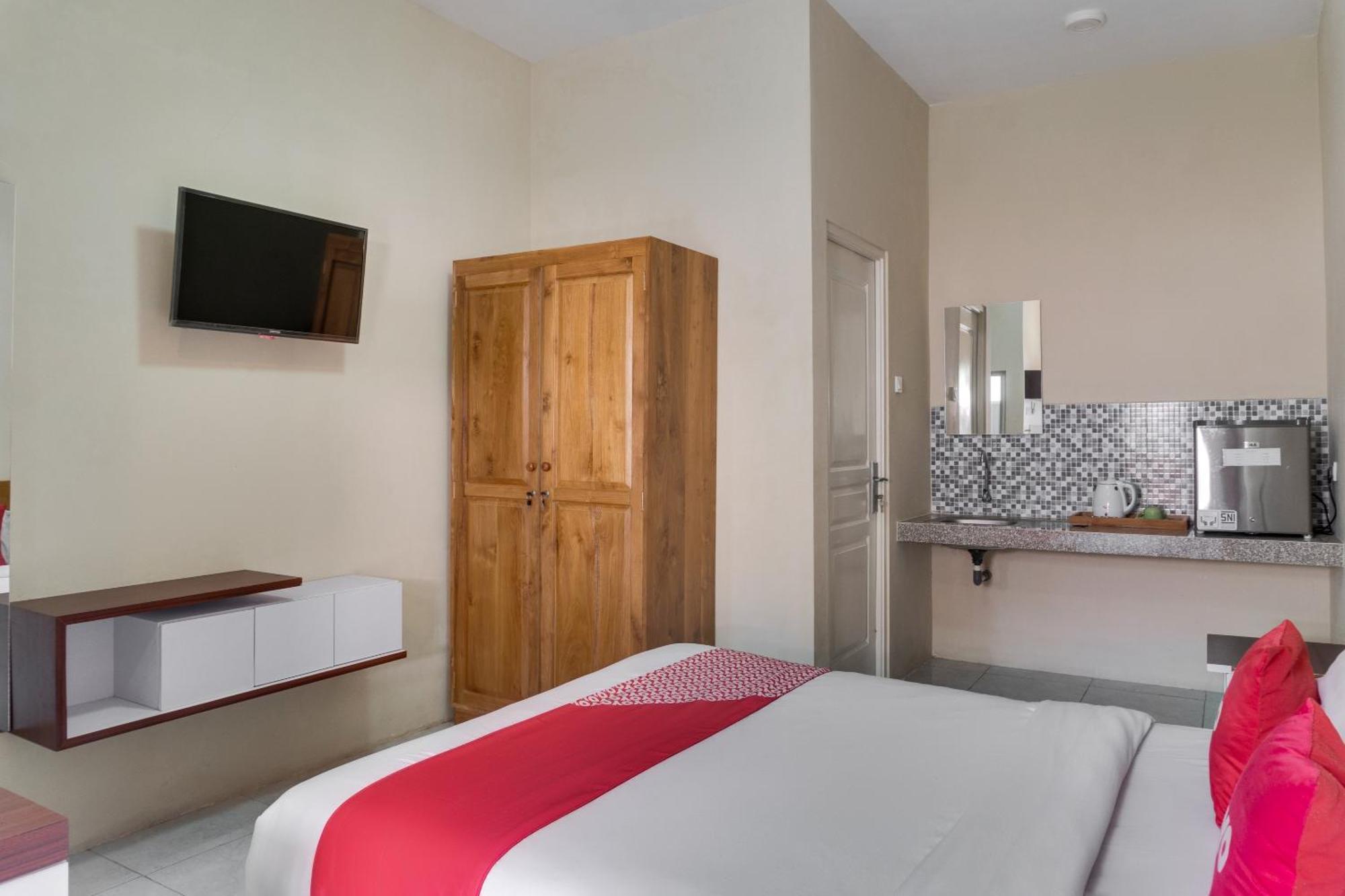 Super Oyo 1579 Kate'El Inn Banyuwangi  Εξωτερικό φωτογραφία