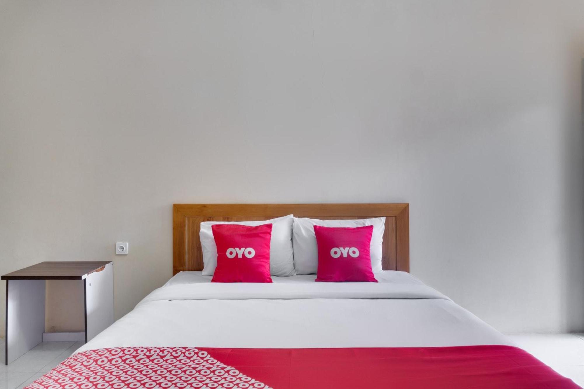 Super Oyo 1579 Kate'El Inn Banyuwangi  Εξωτερικό φωτογραφία