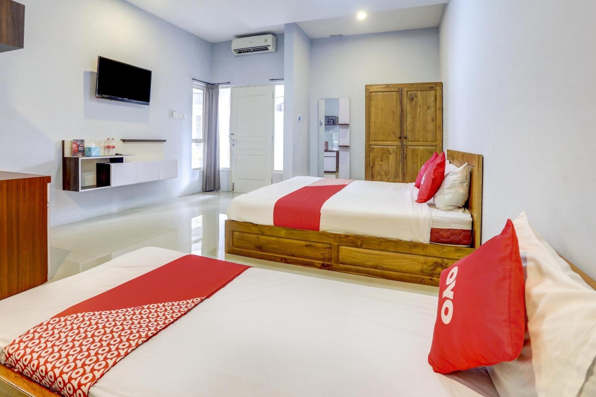 Super Oyo 1579 Kate'El Inn Banyuwangi  Εξωτερικό φωτογραφία